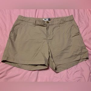 Old navy Size 14 khaki shorts. $10